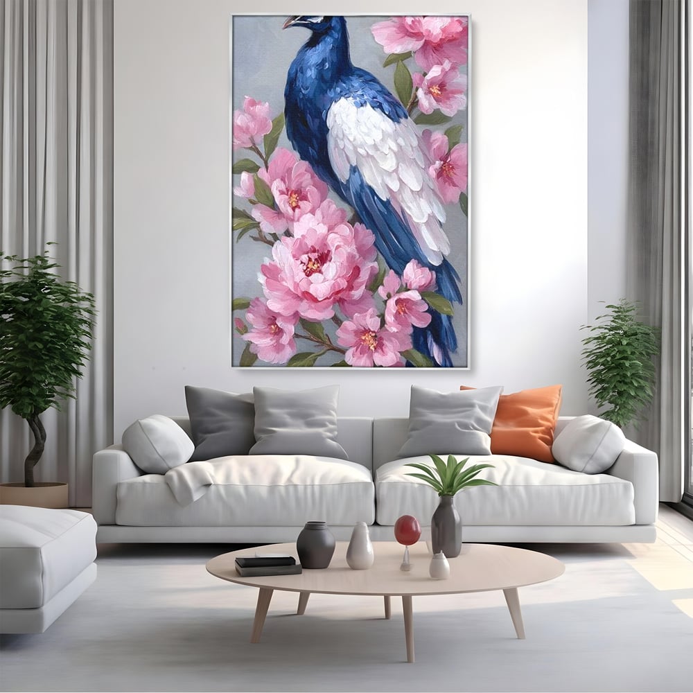 Tablou canvas cu tablou canvas cu paun si bujori roz, in rama de aluminiu argintiu, pe perete intr-un living